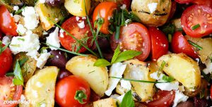 مواد لازم برای سالاد یونانی با سیب‌زمینی