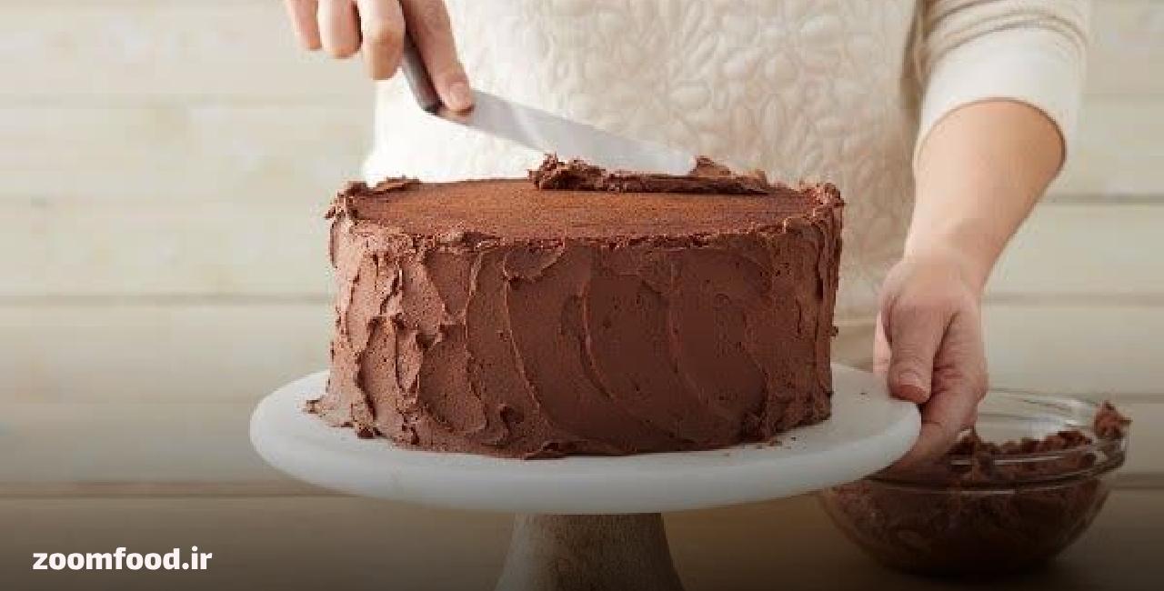 تزیین کیک با خامه شکلاتی